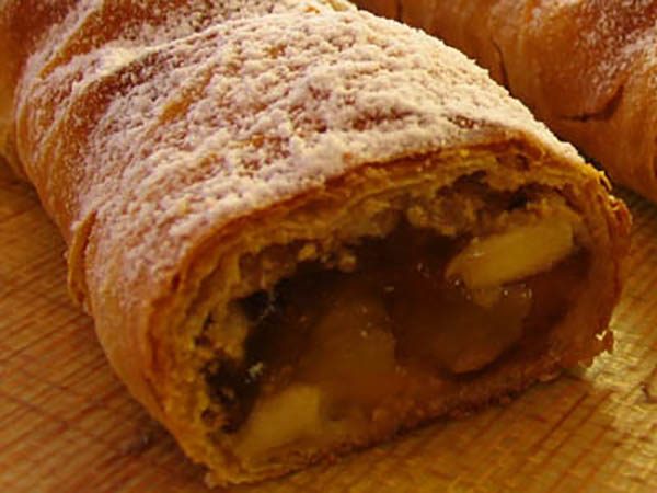 Picture of traditional Apfelstrudel