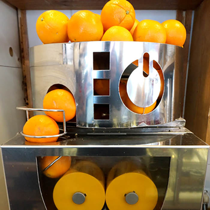 Picture of oranges on top of juicer